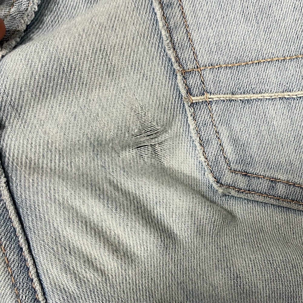 American Eagle light wash low-rise jeggings - Picture 5 of 8